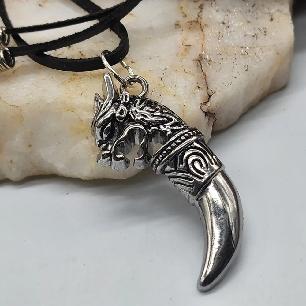 ❤️ Silver plated Woolf Tooth Pendant Black Cord Tiger Leon Celtic Ethnic Boho